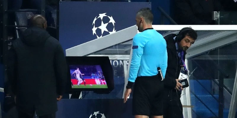 Khám phá thách thức và hạn chế của var
